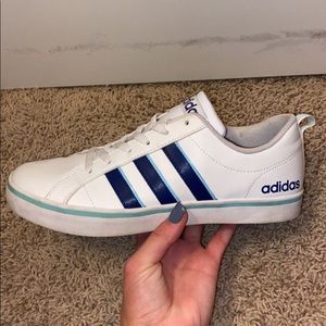 Adidas tennis shoes 👟